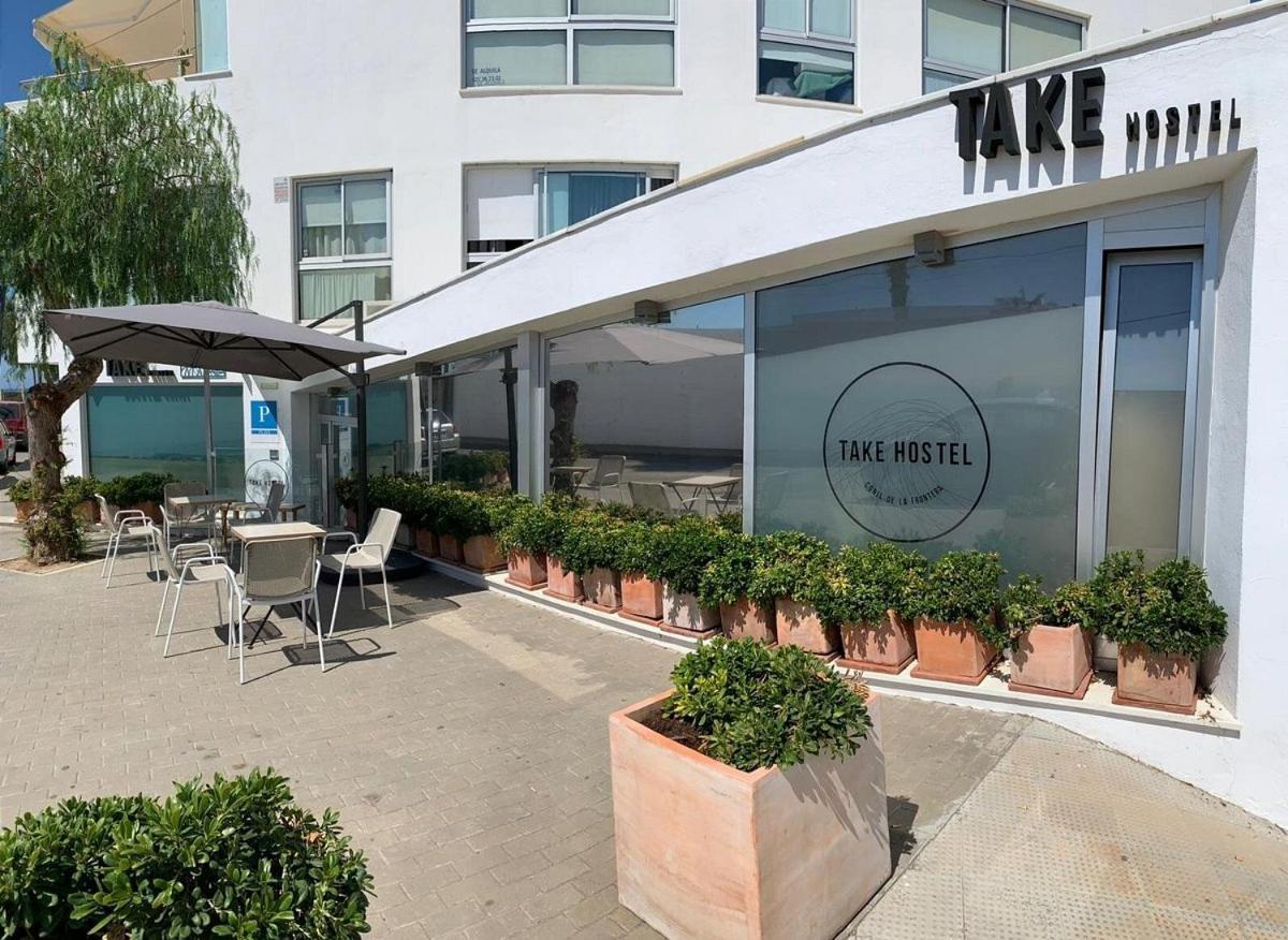 Take Surf Hostel Conil Кониль-де-ла-Фронтера Экстерьер фото